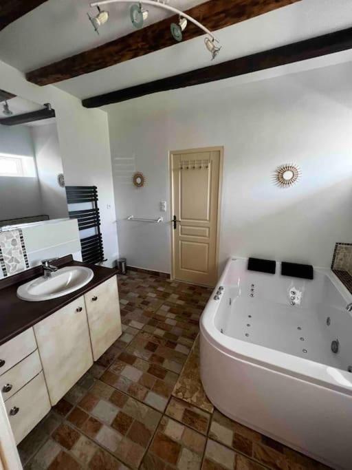 Longere Berrichonne, Calme Absolu, 13 Personnes Villa Saint-Pierre-les-Etieux Bagian luar foto
